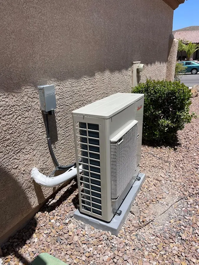 Residential air conditioning condenser unit in Festus